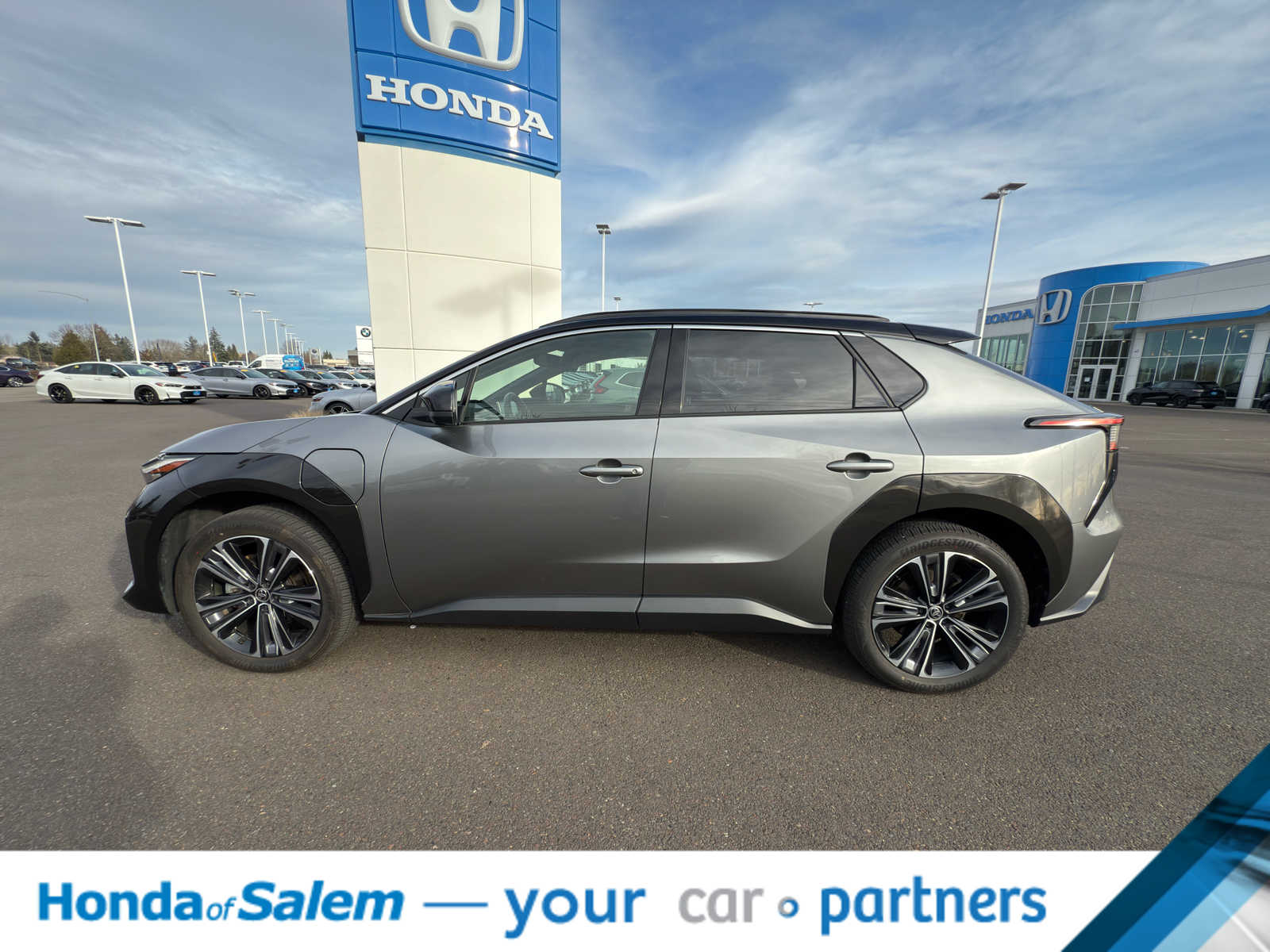 Thumbnail: 2023 Toyota bZ4X - 3