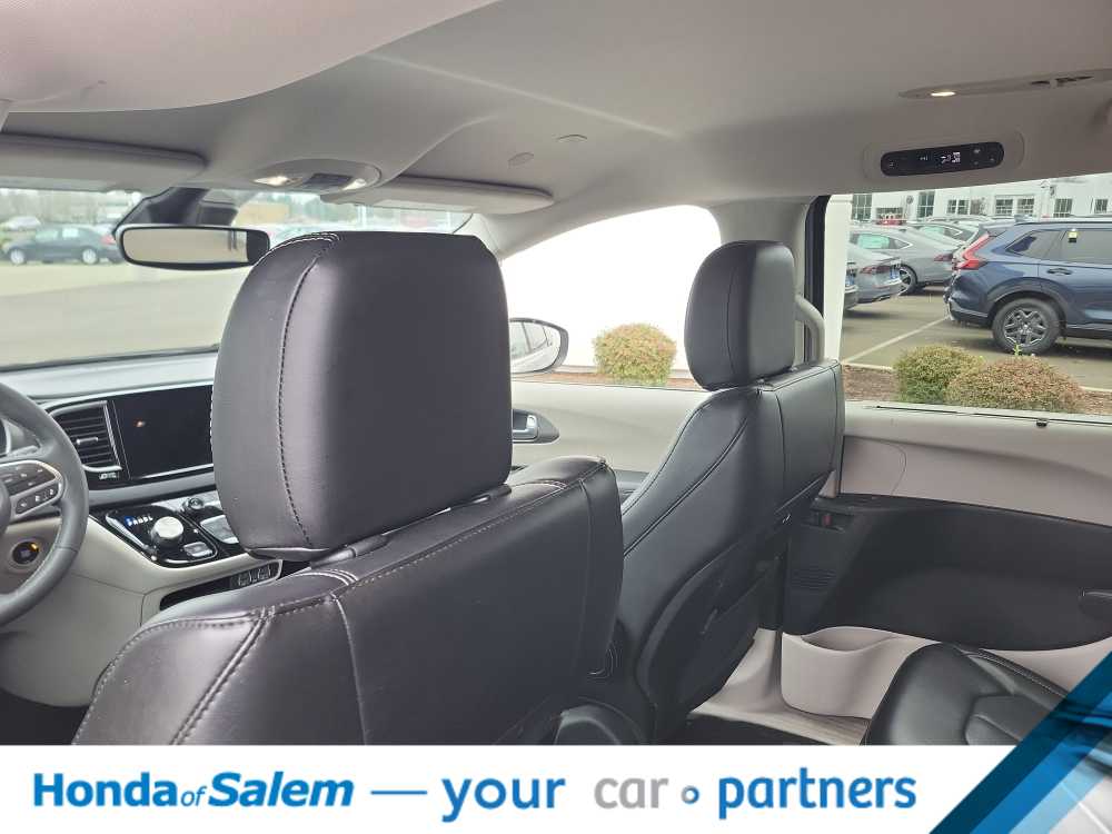 Thumbnail: 2023 Chrysler Pacifica - 12