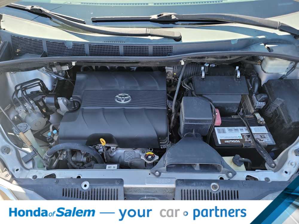 Thumbnail: 2012 Toyota Sienna - 9