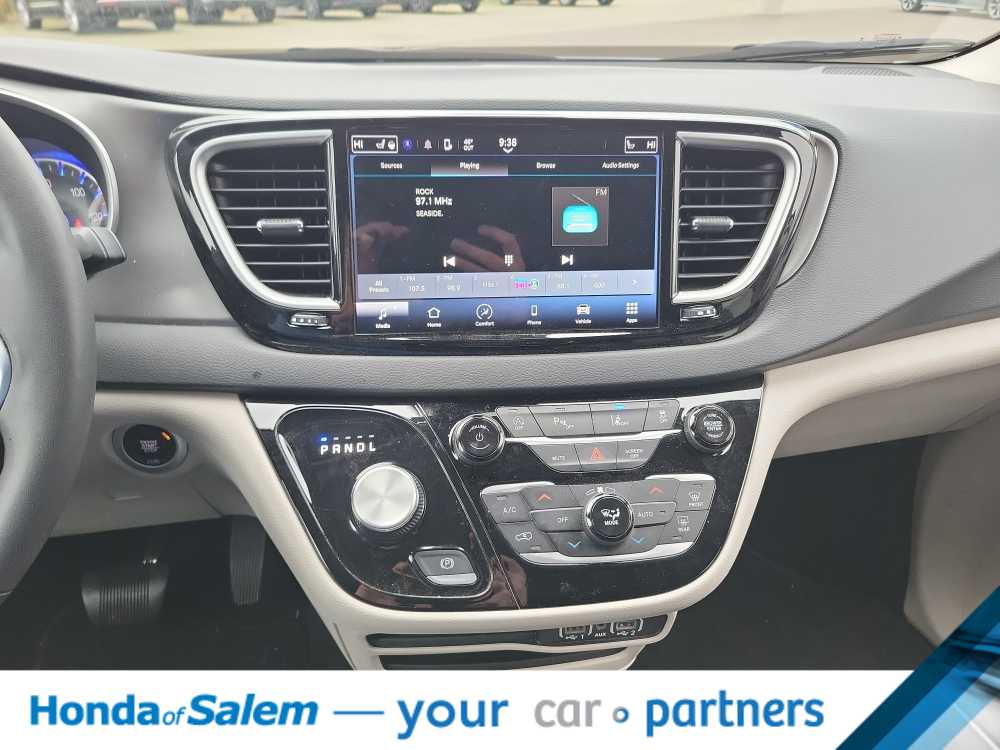 Thumbnail: 2023 Chrysler Pacifica - 16