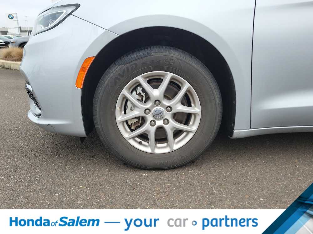 Thumbnail: 2023 Chrysler Pacifica - 8