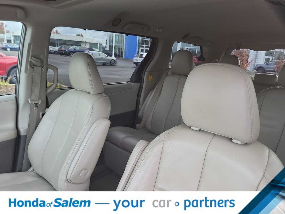 Thumbnail: 2014 Toyota Sienna - 11