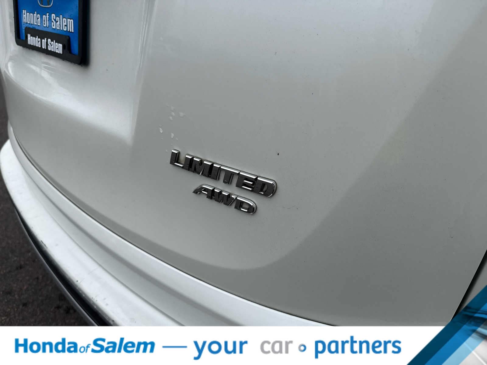 Thumbnail: 2018 Toyota RAV4 - 8