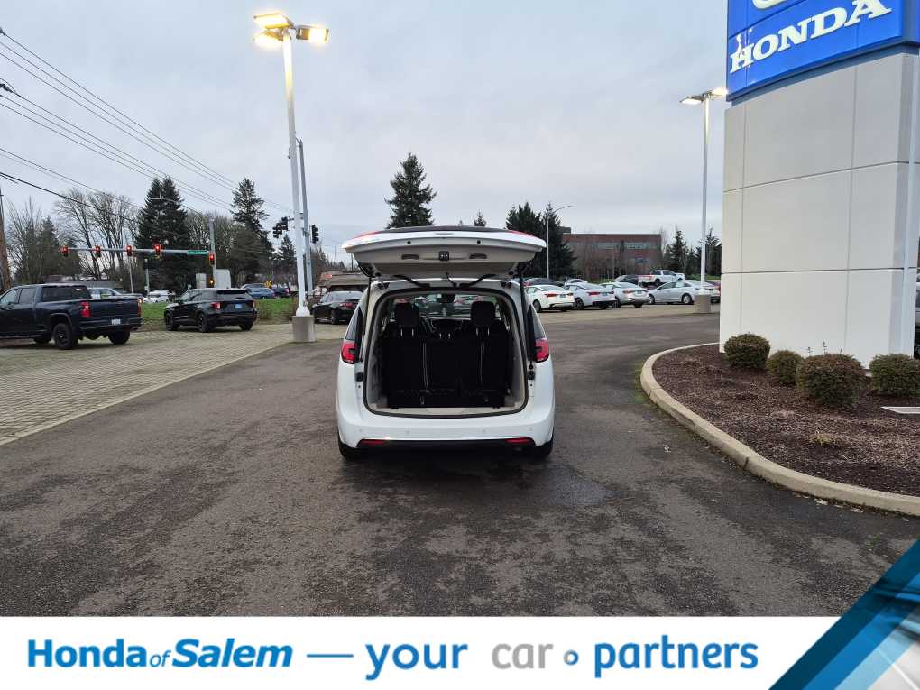 Thumbnail: 2024 Chrysler Pacifica - 19