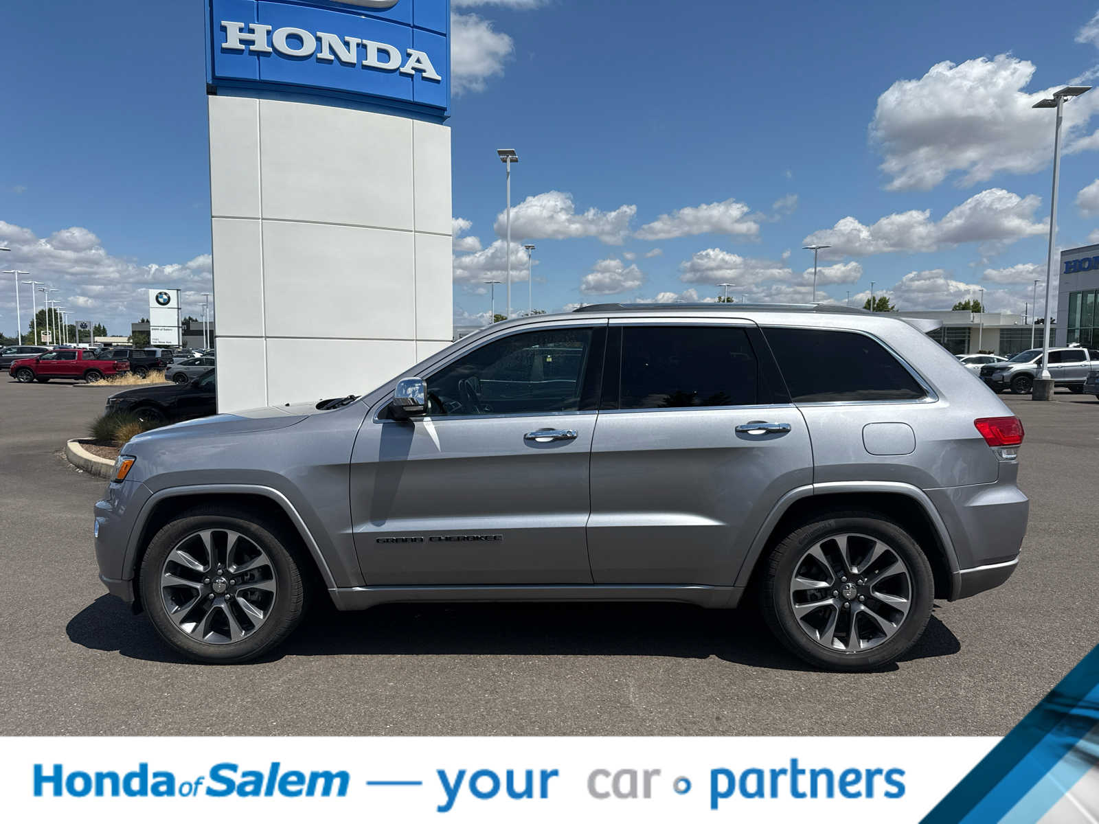 Thumbnail: 2017 Jeep Grand Cherokee - 3
