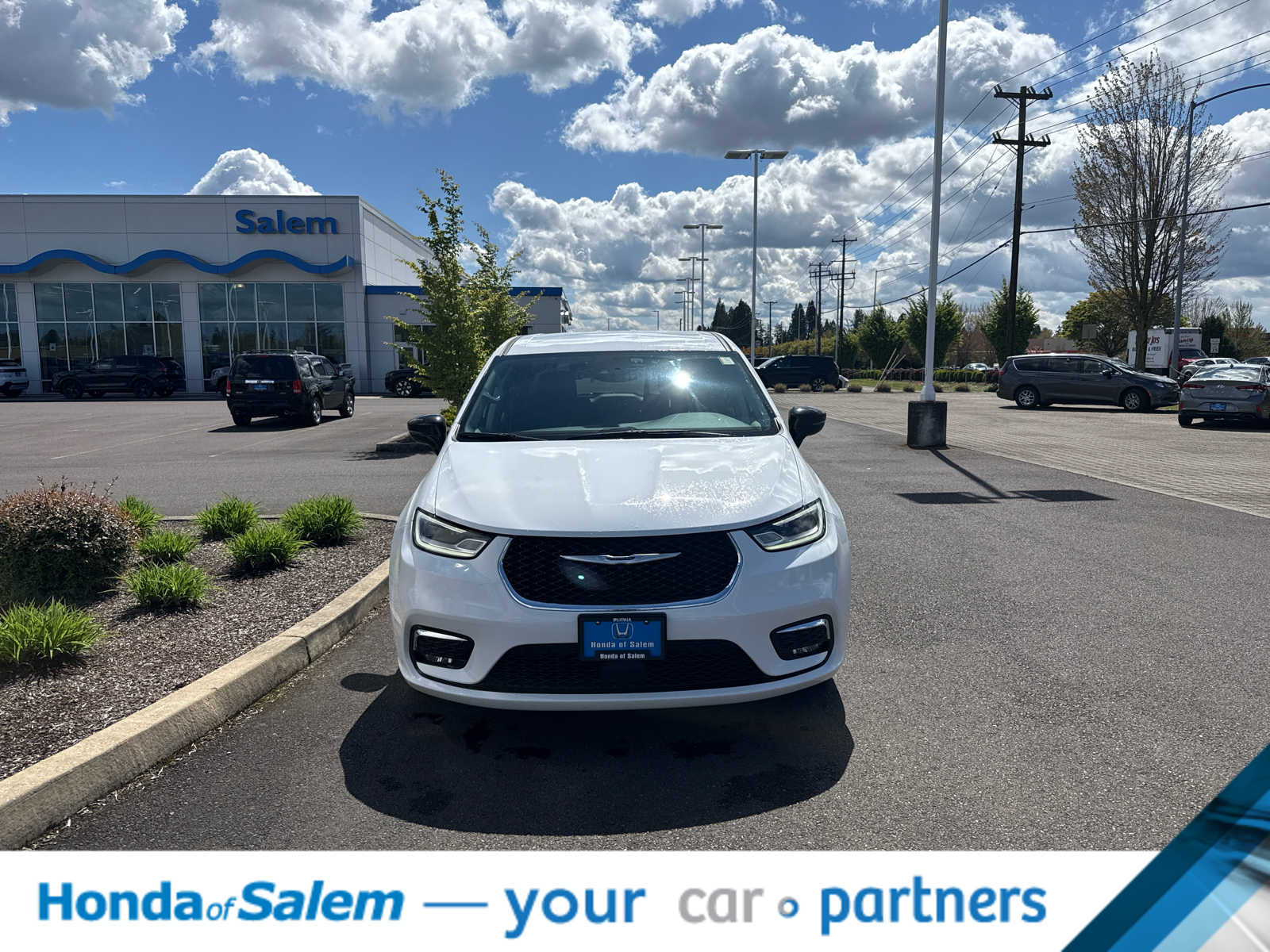 Thumbnail: 2024 Chrysler Pacifica - 6