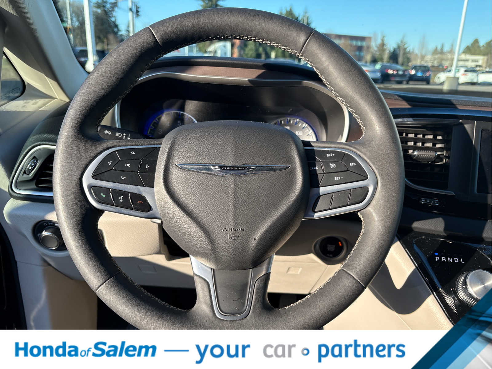 Thumbnail: 2023 Chrysler Voyager - 19