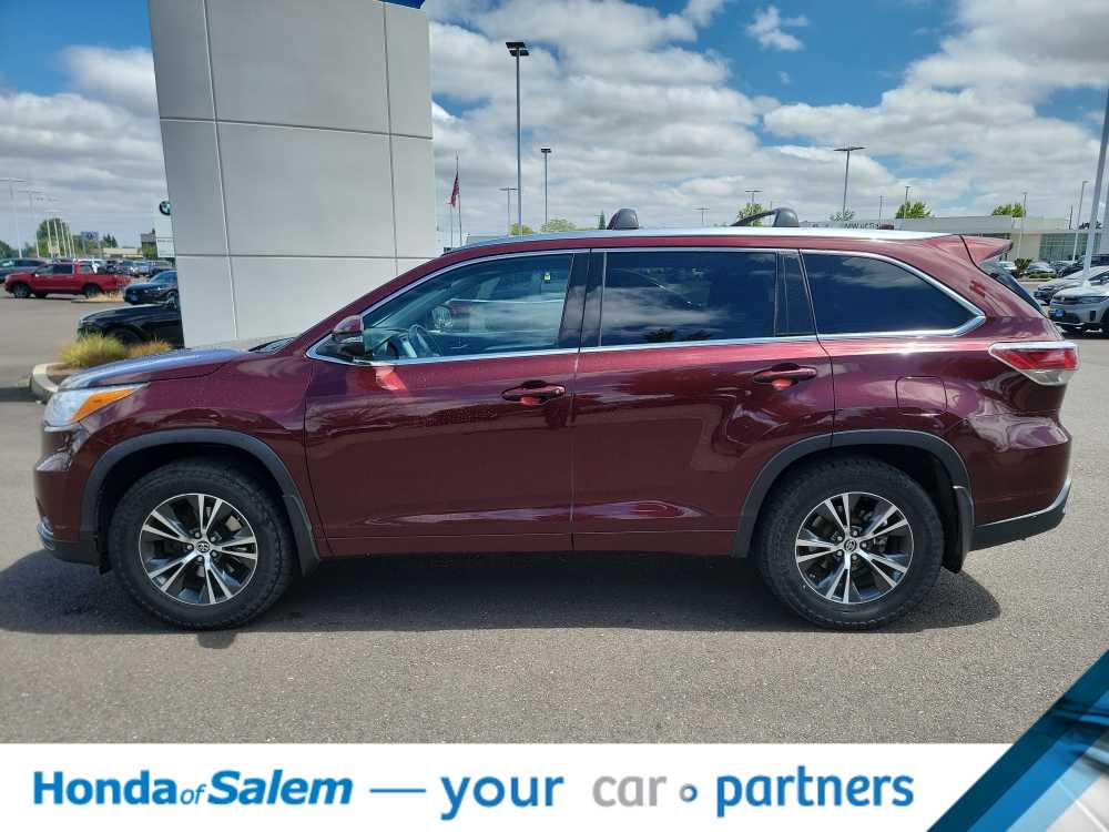 Thumbnail: 2016 Toyota Highlander - 3