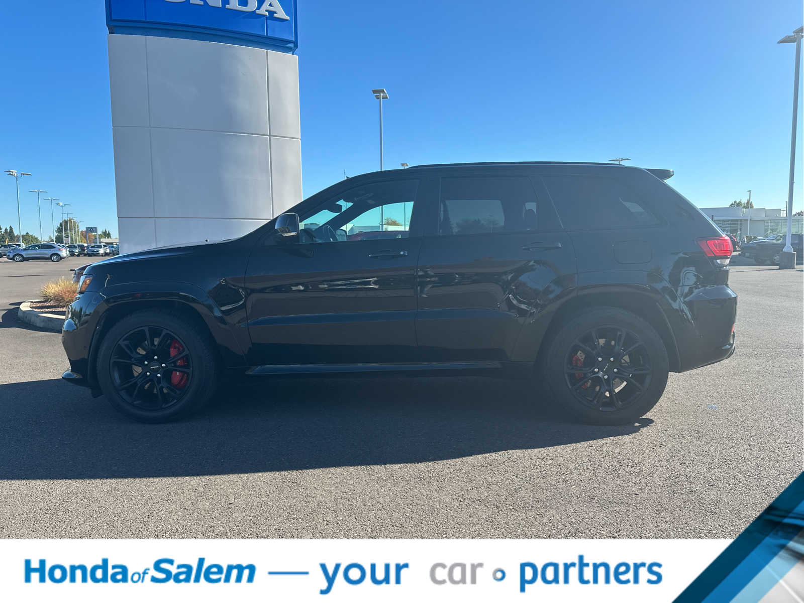 Thumbnail: 2017 Jeep Grand Cherokee - 3