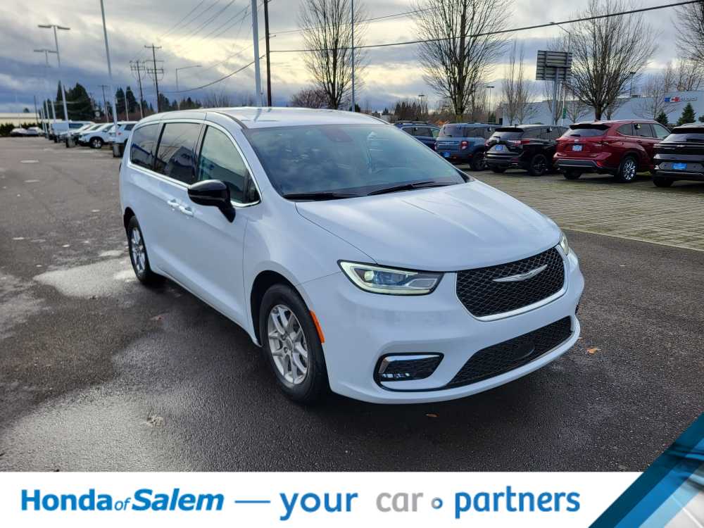 Thumbnail: 2024 Chrysler Pacifica - 24