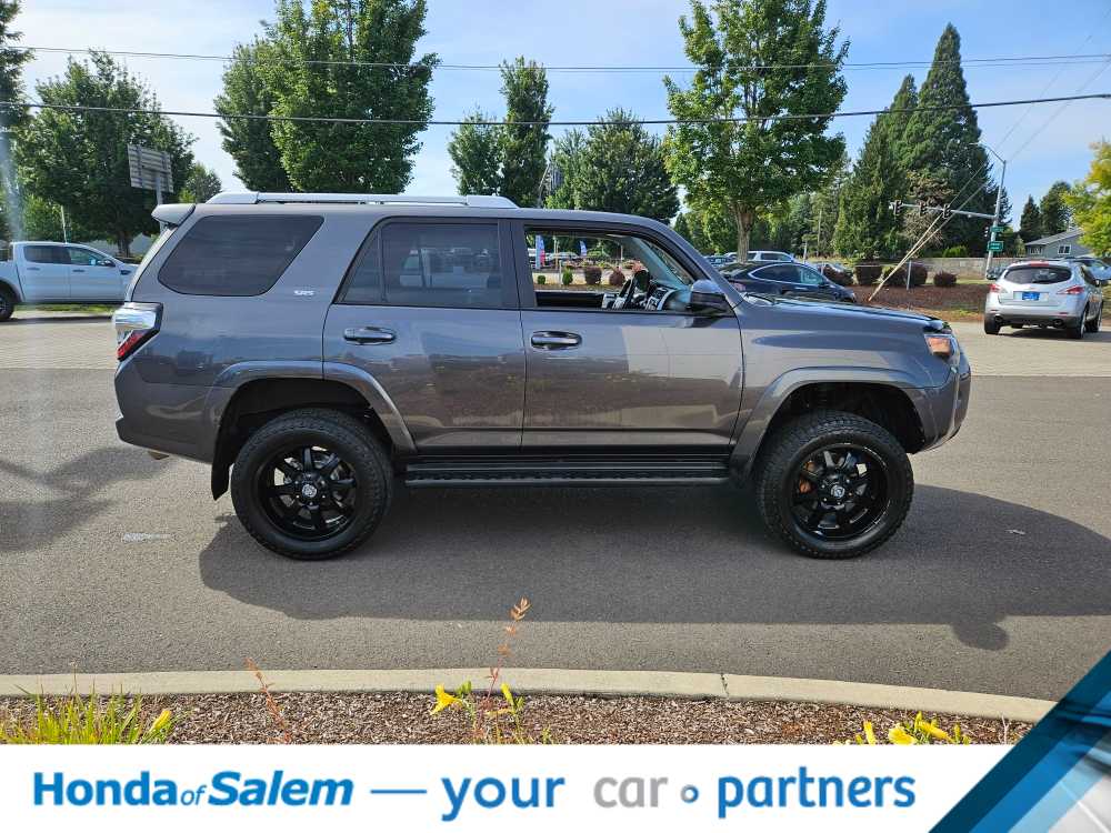 2017 Toyota 4Runner SR5 23