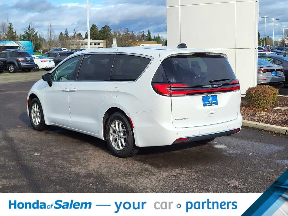Thumbnail: 2024 Chrysler Pacifica - 4