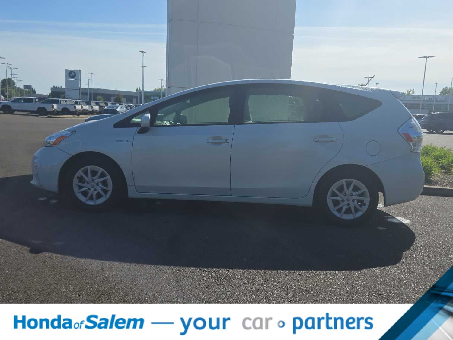 Thumbnail: 2012 Toyota Prius v - 3