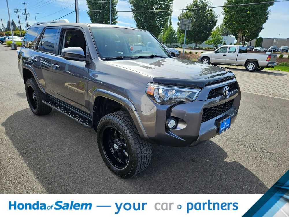 2017 Toyota 4Runner SR5 24