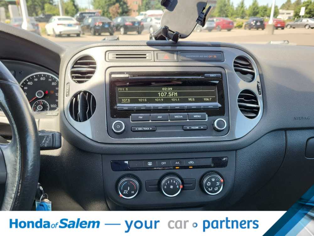 2013 Volkswagen Tiguan S 16