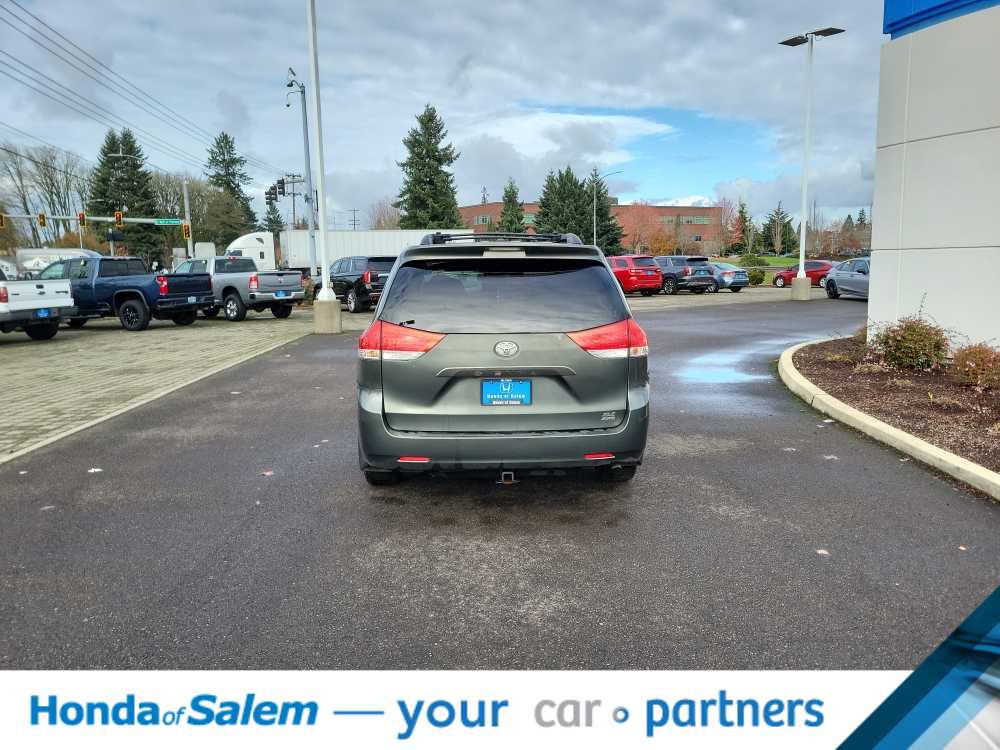 Thumbnail: 2014 Toyota Sienna - 5