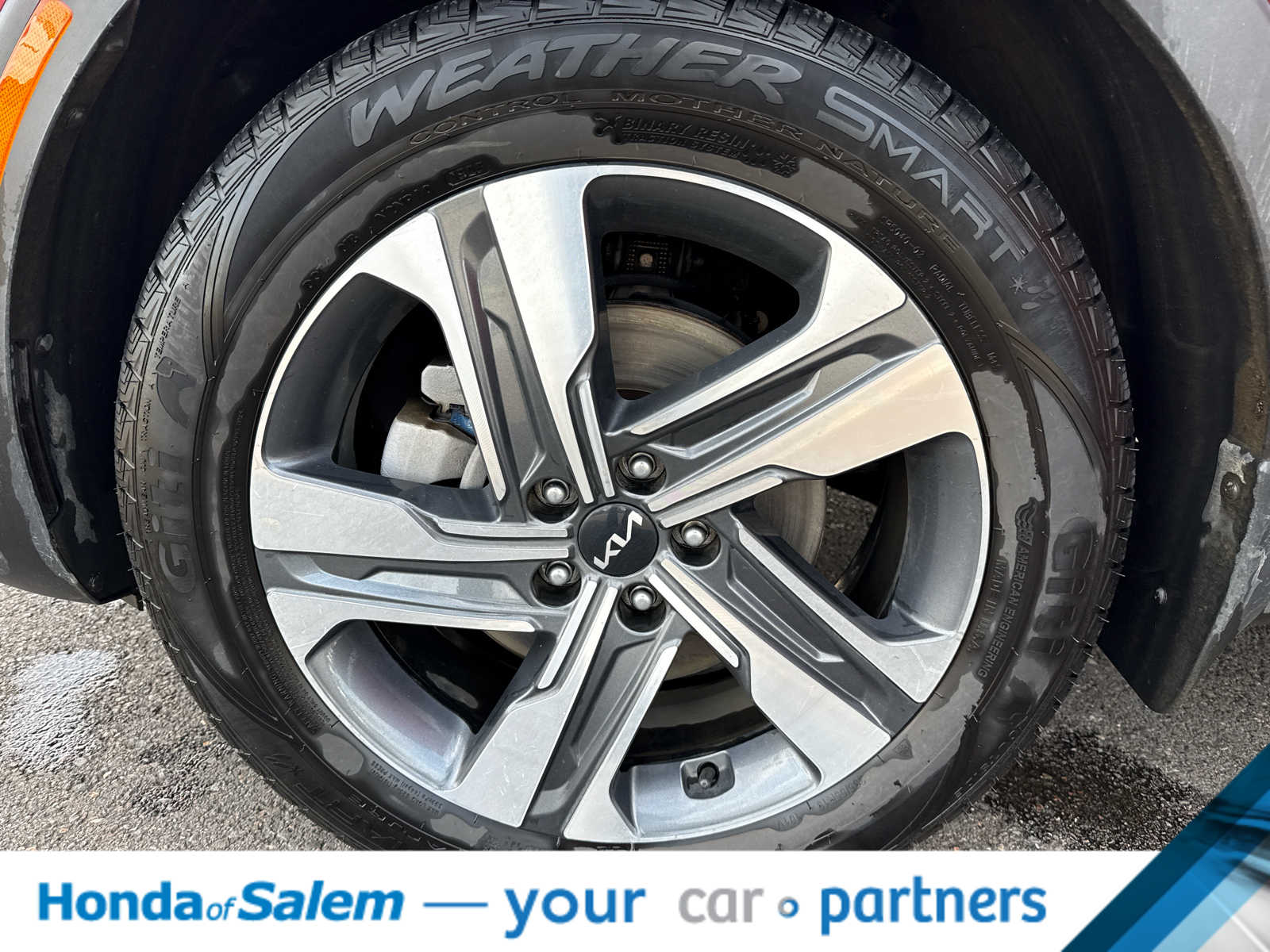 Thumbnail: 2023 Kia Sorento - 8