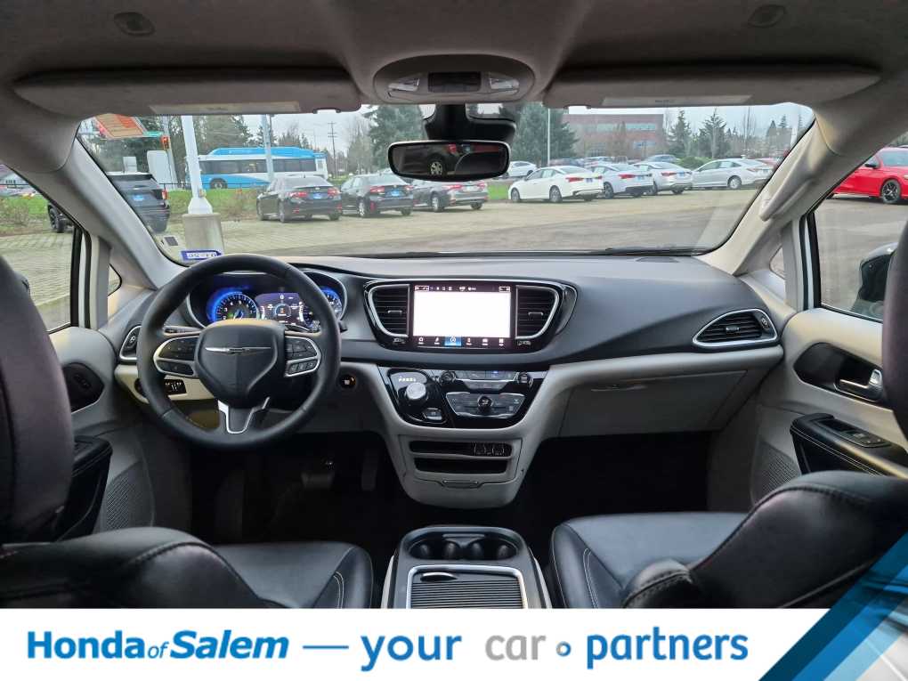 Thumbnail: 2024 Chrysler Pacifica - 10