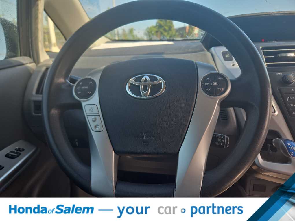 Thumbnail: 2012 Toyota Prius v - 15