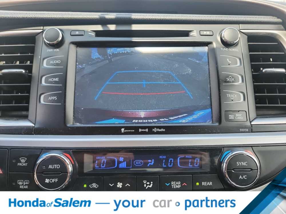 Thumbnail: 2016 Toyota Highlander - 25