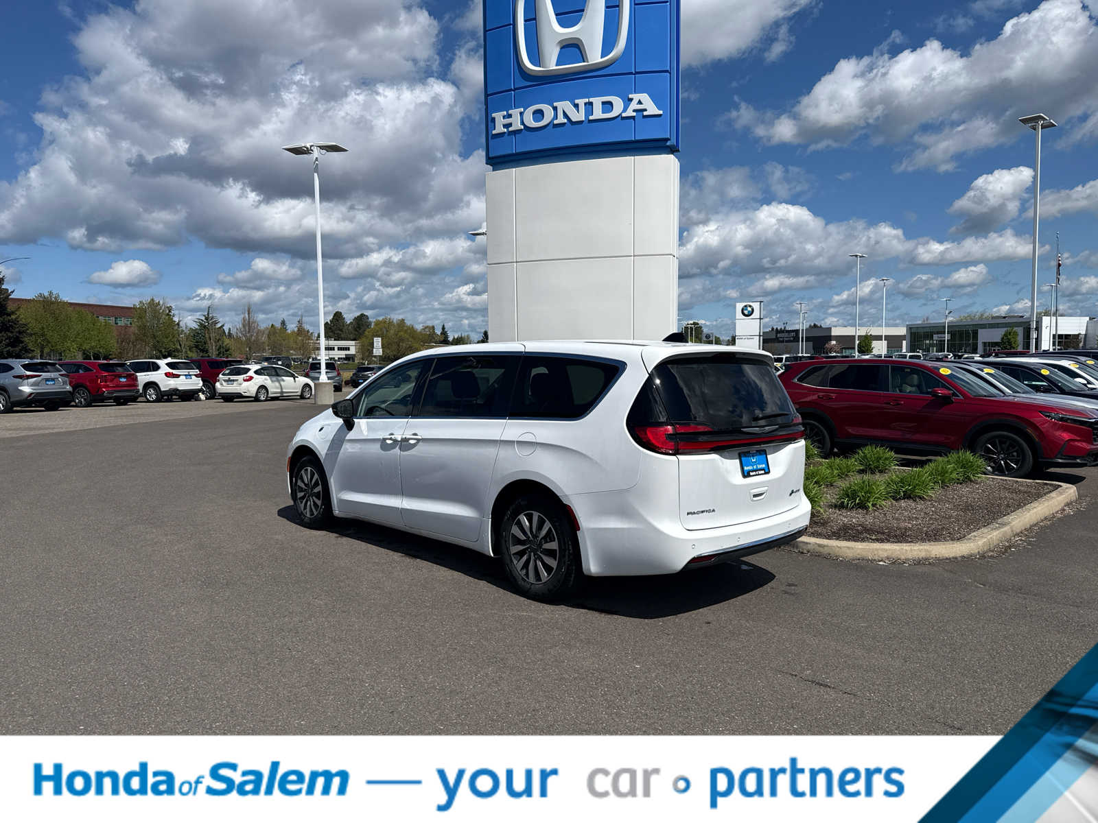 Thumbnail: 2024 Chrysler Pacifica - 4