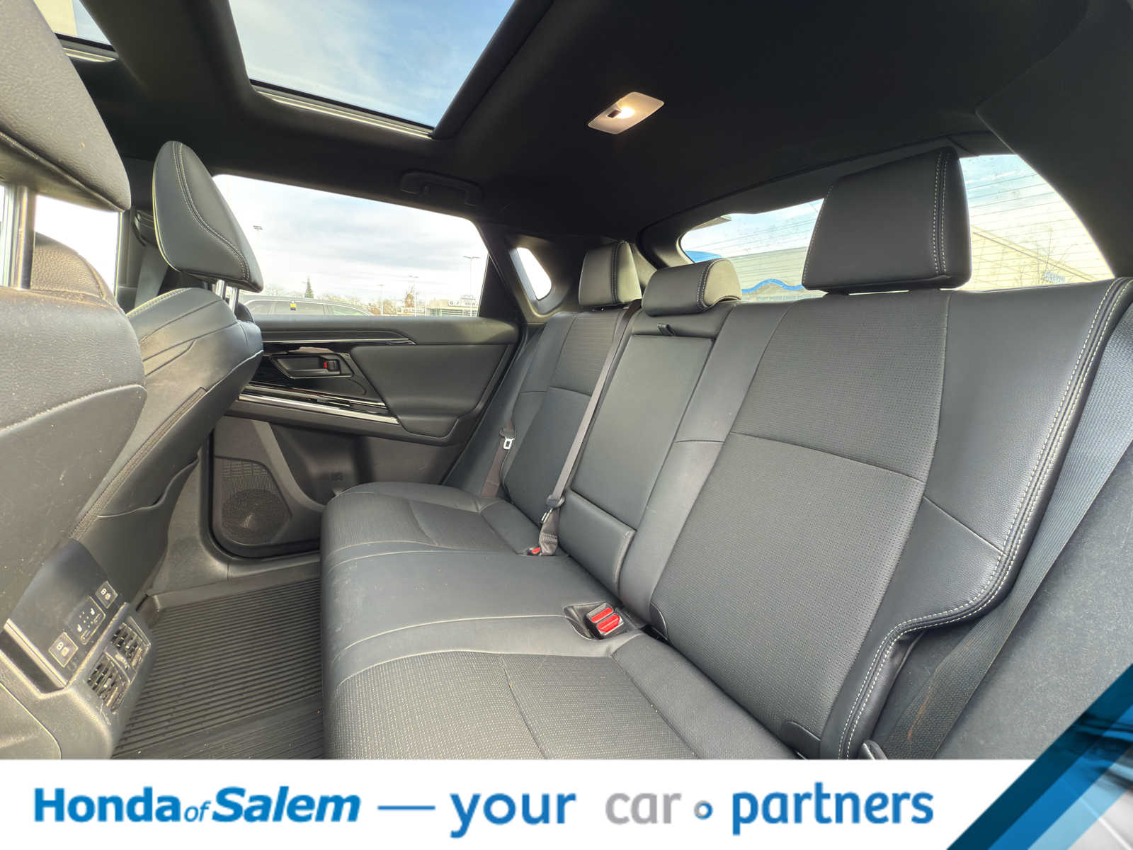 Thumbnail: 2023 Toyota bZ4X - 16