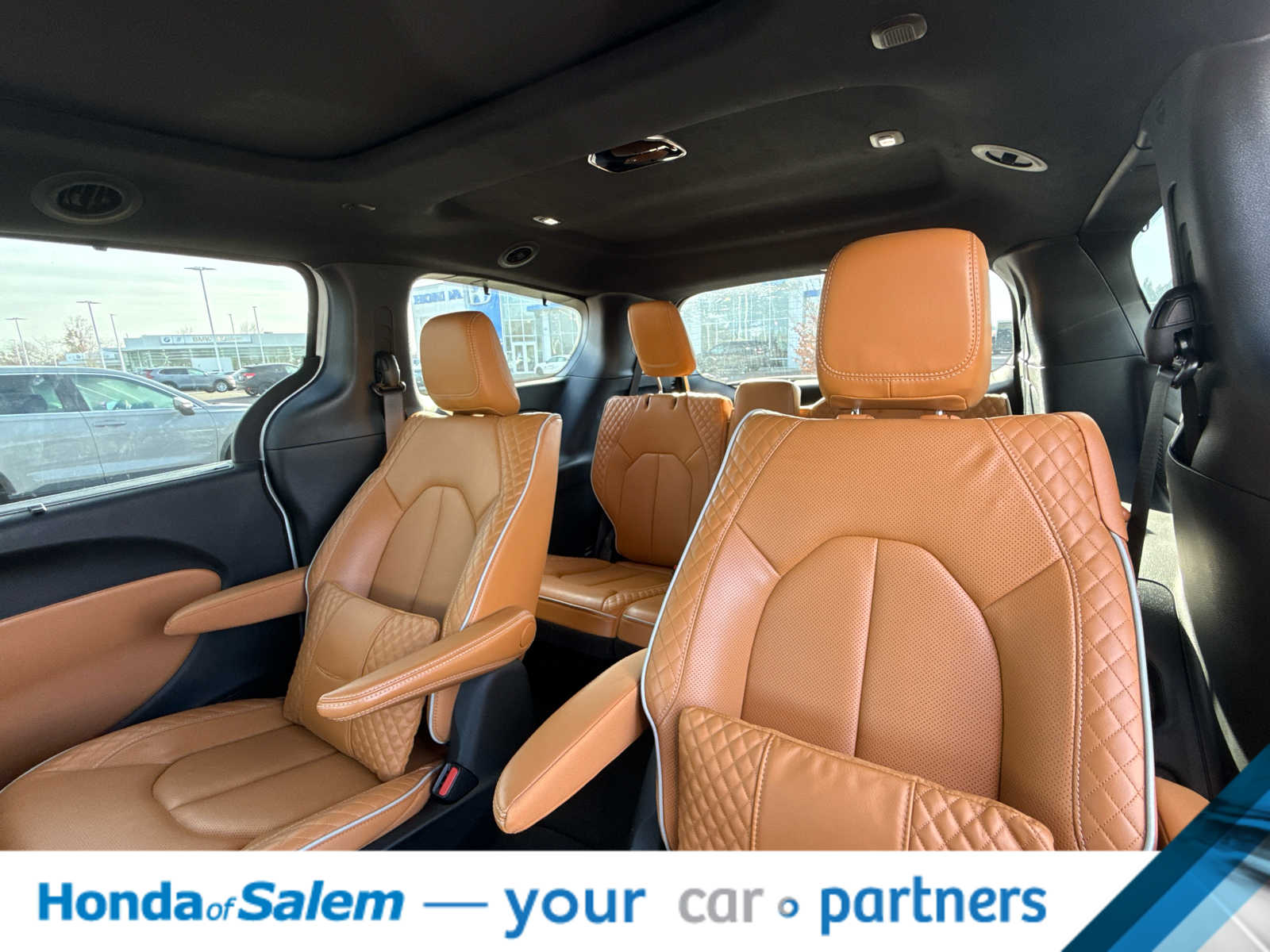 Thumbnail: 2022 Chrysler Pacifica - 13