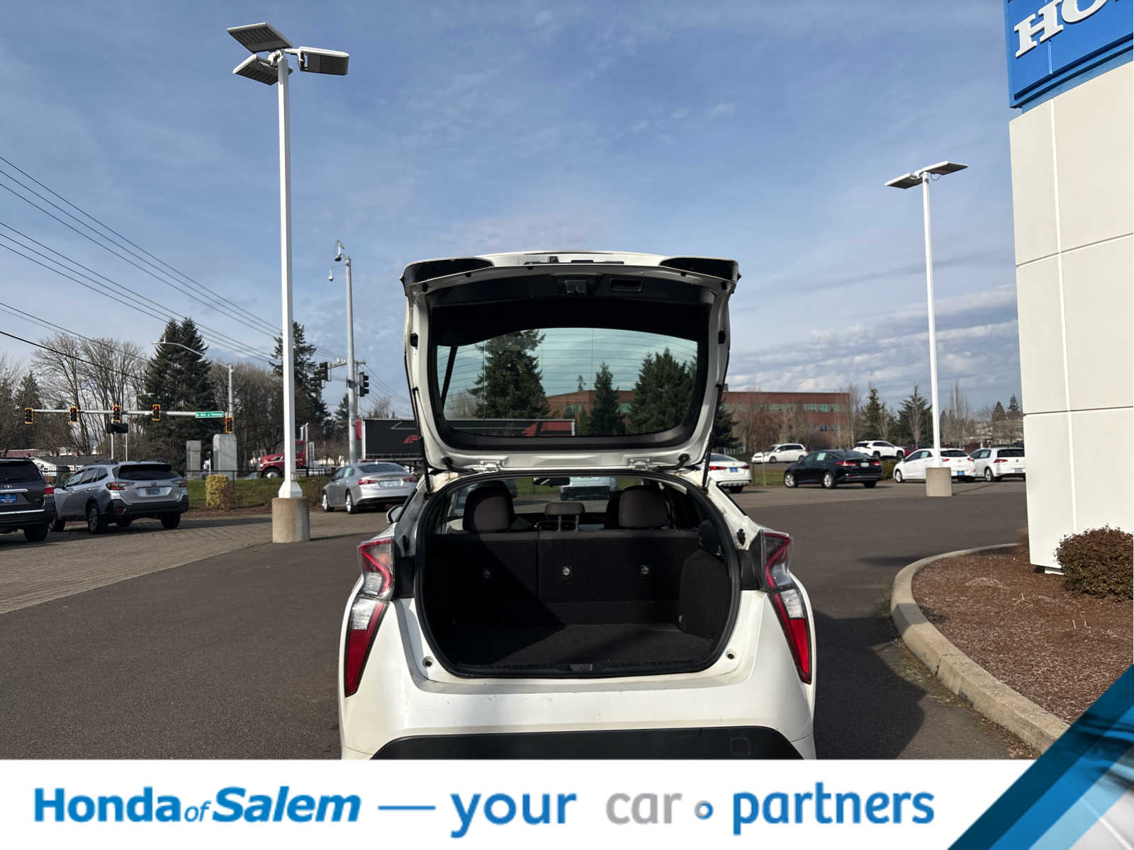 Thumbnail: 2016 Toyota Prius - 23