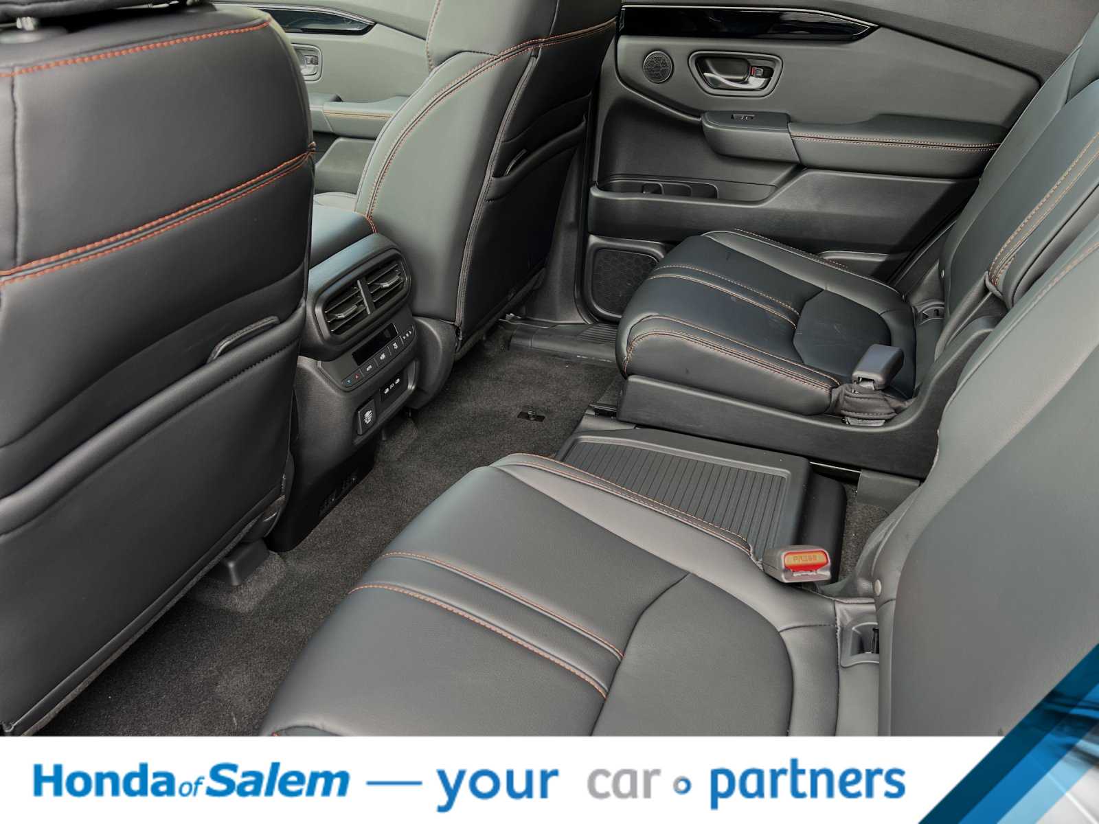 2025 Honda Pilot TrailSport photo 4