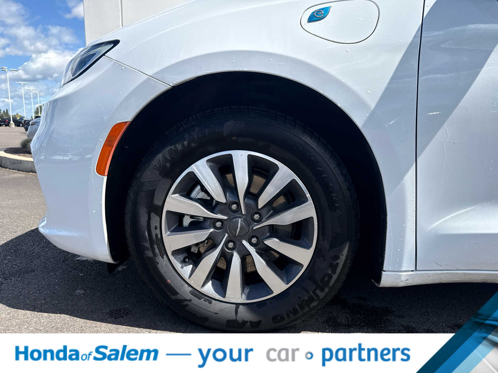 Thumbnail: 2024 Chrysler Pacifica - 8