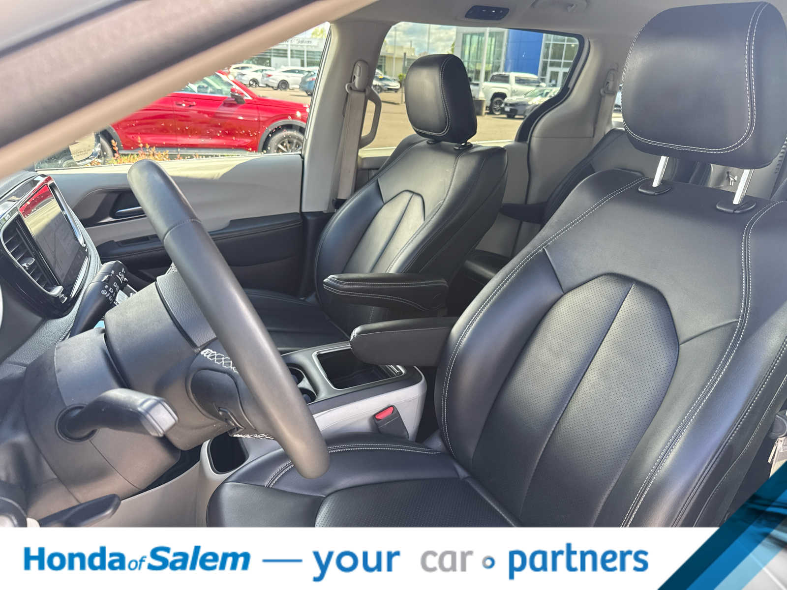 Thumbnail: 2024 Chrysler Pacifica - 12