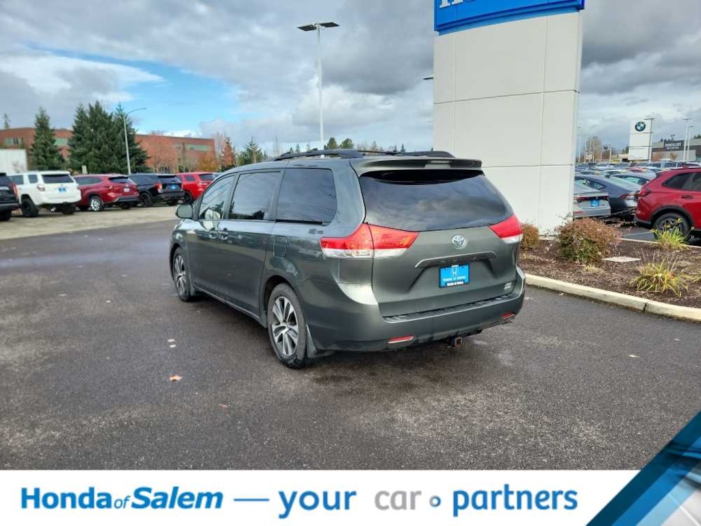 Used 2014 Toyota Sienna XLE 4WD Van