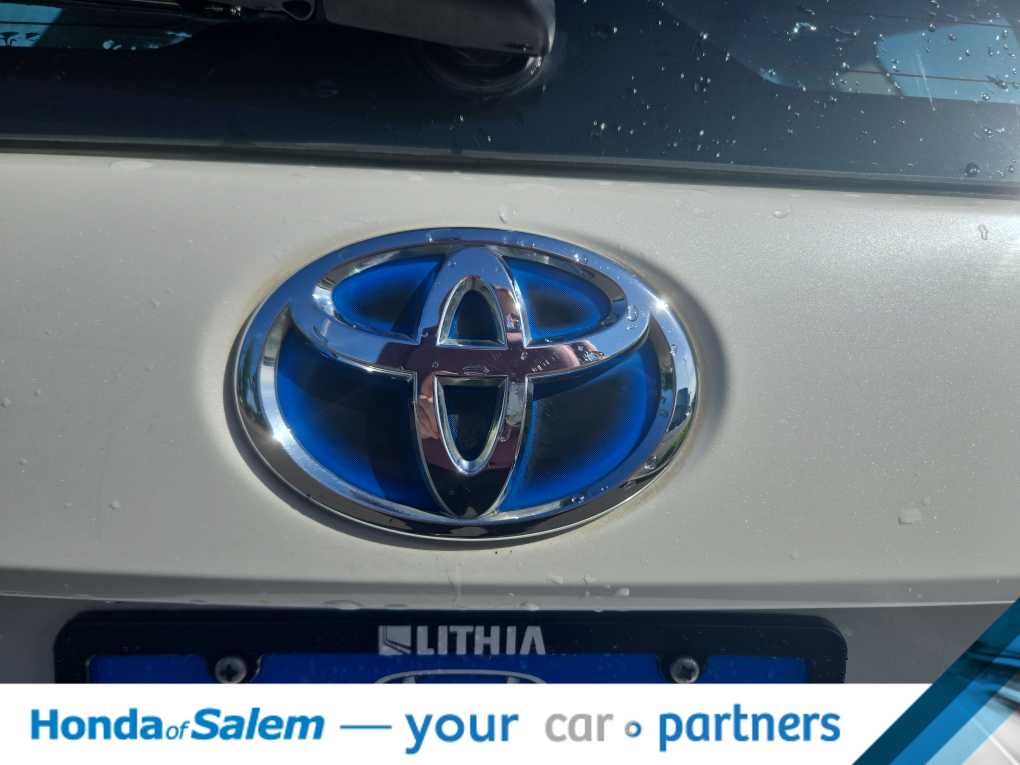 Thumbnail: 2012 Toyota Prius v - 8
