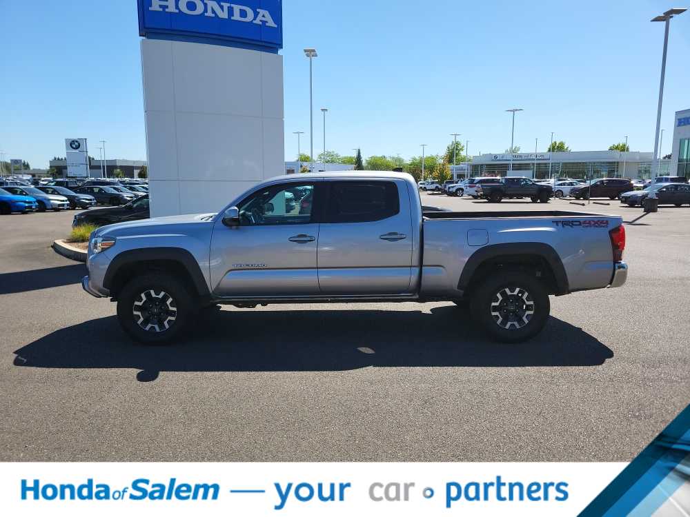 Thumbnail: 2019 Toyota Tacoma - 3