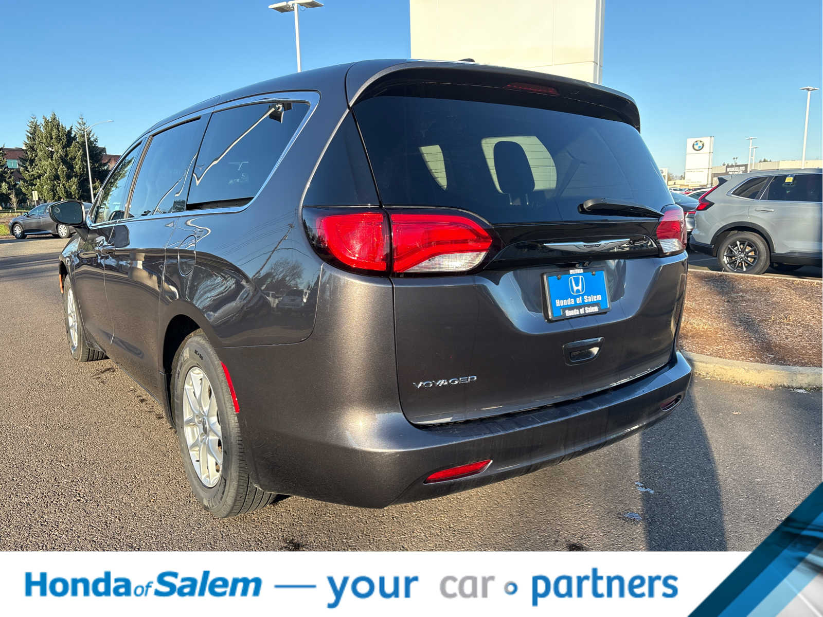 Thumbnail: 2023 Chrysler Voyager - 4