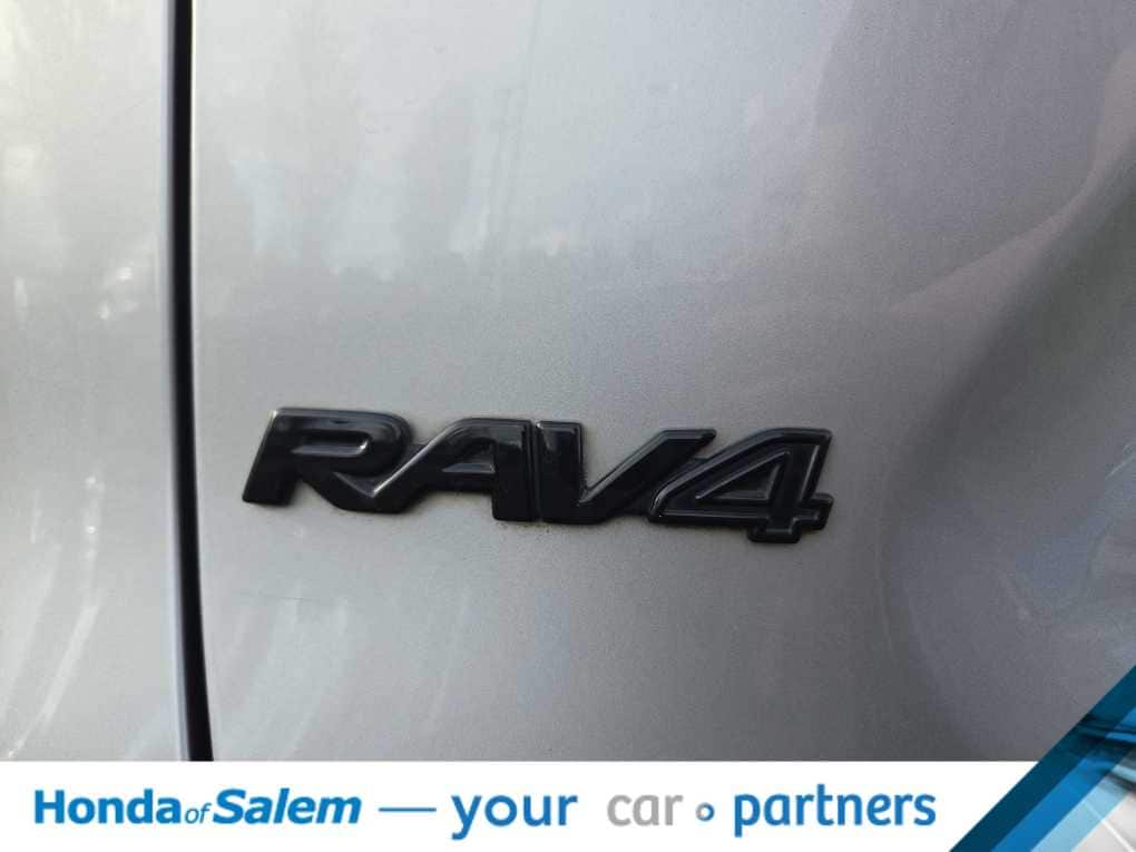 Thumbnail: 2022 Toyota RAV4 - 9