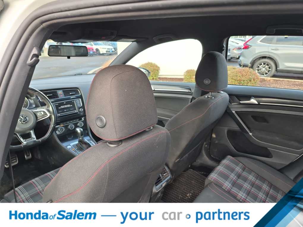 Thumbnail: 2017 Volkswagen Golf - 12