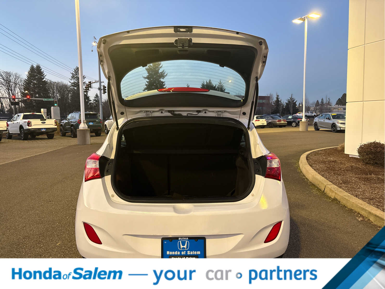 Thumbnail: 2014 Hyundai Elantra - 22