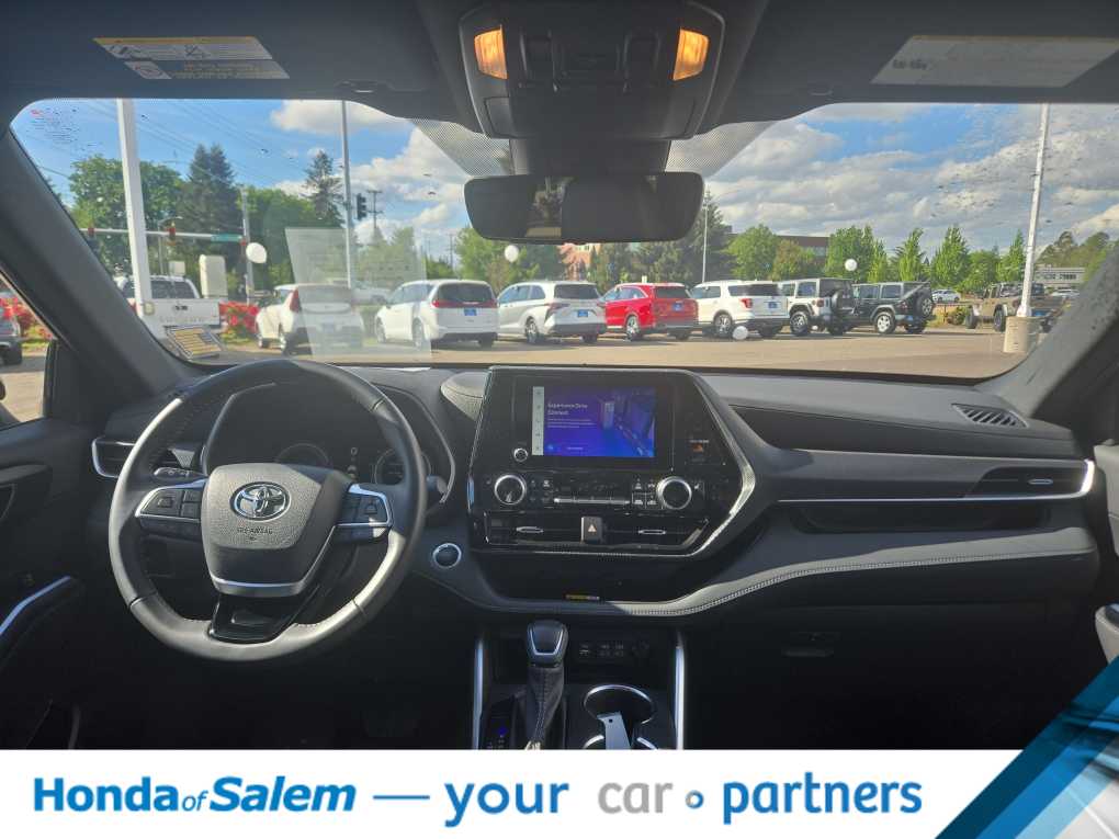 Thumbnail: 2025 Toyota Highlander - 11