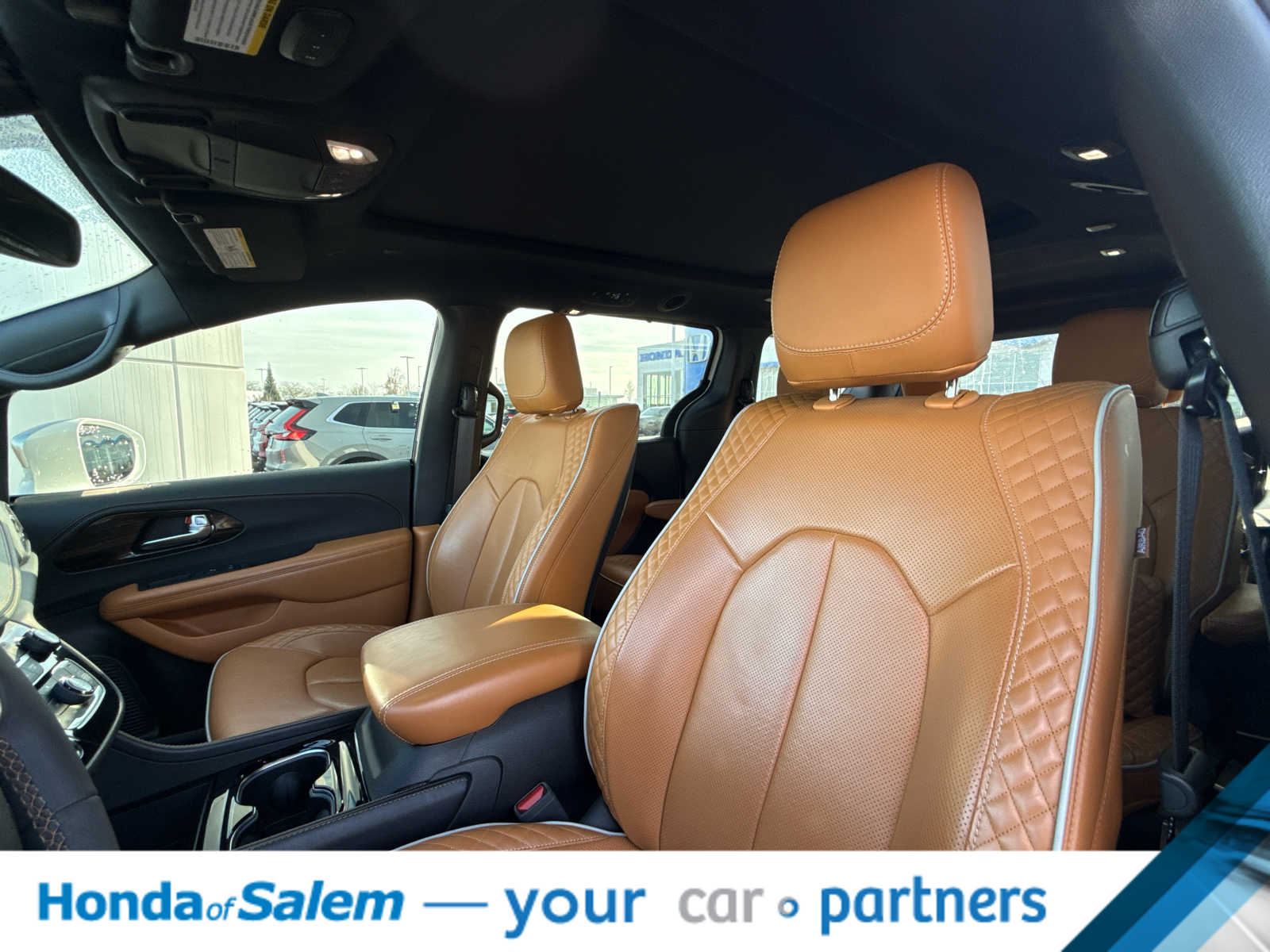 Thumbnail: 2022 Chrysler Pacifica - 11