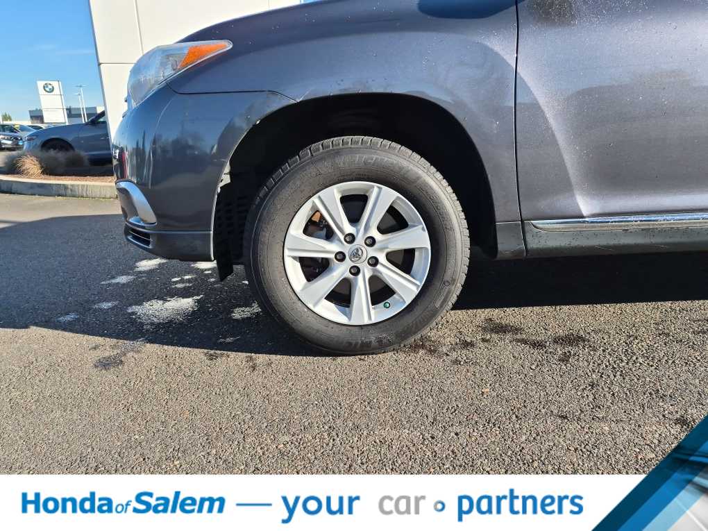 Thumbnail: 2012 Toyota Highlander - 8