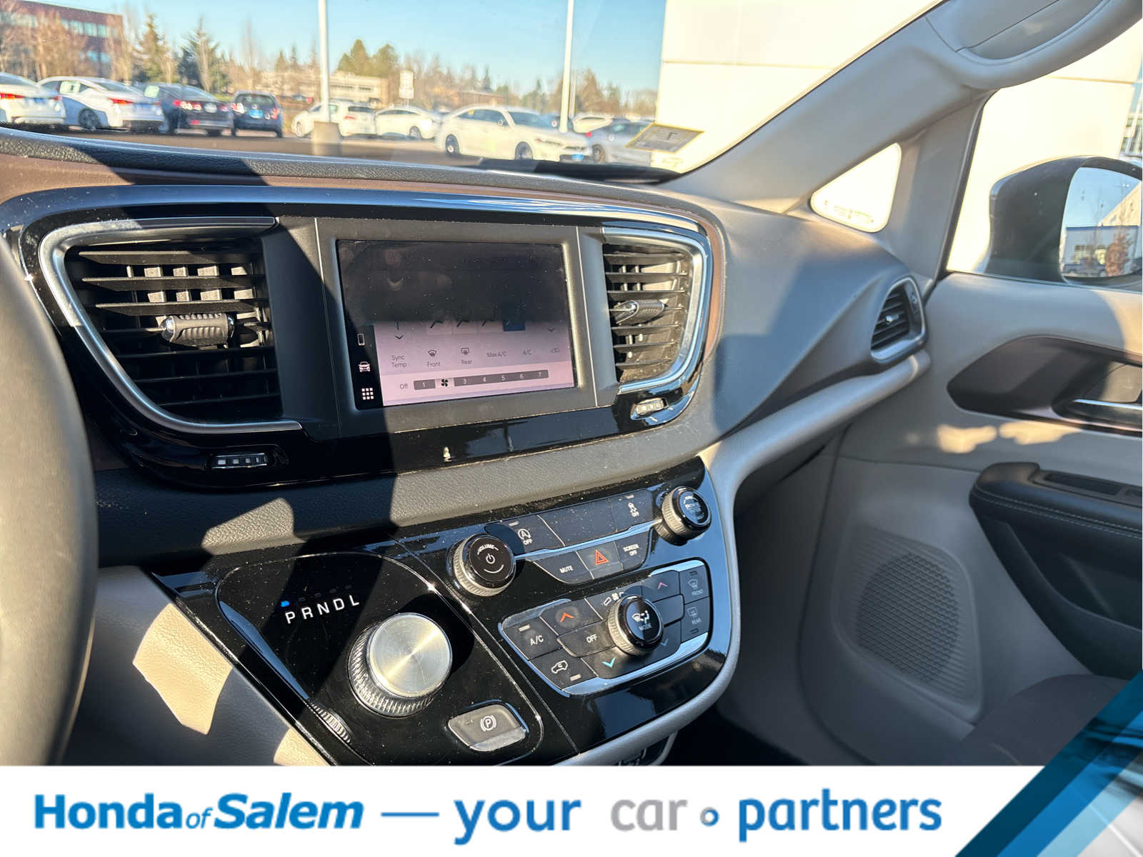 Thumbnail: 2023 Chrysler Voyager - 21