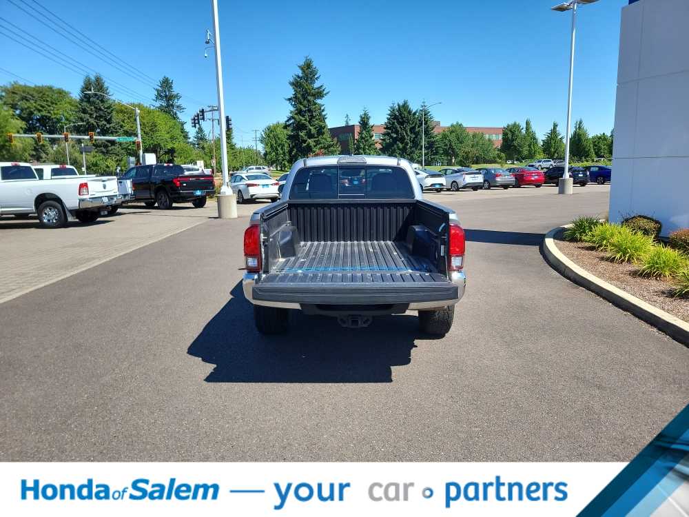 Thumbnail: 2019 Toyota Tacoma - 19
