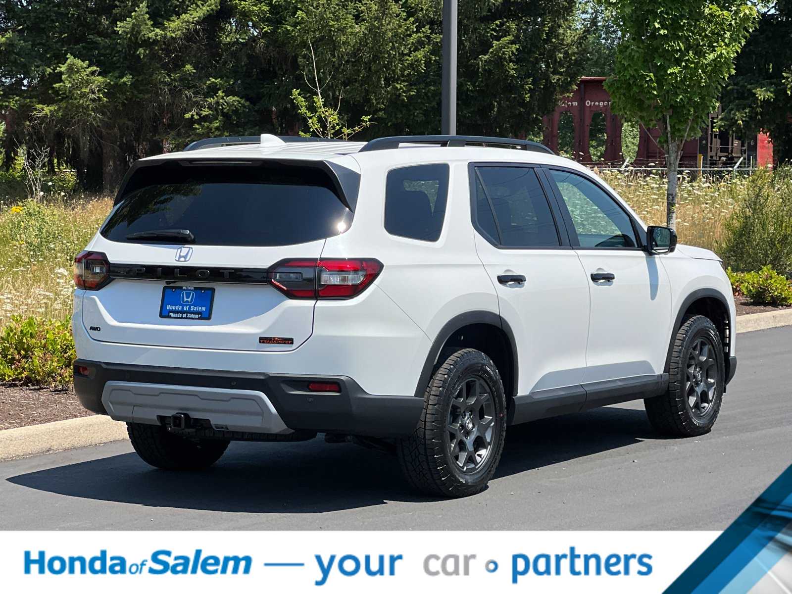 2025 Honda Pilot TrailSport photo 2