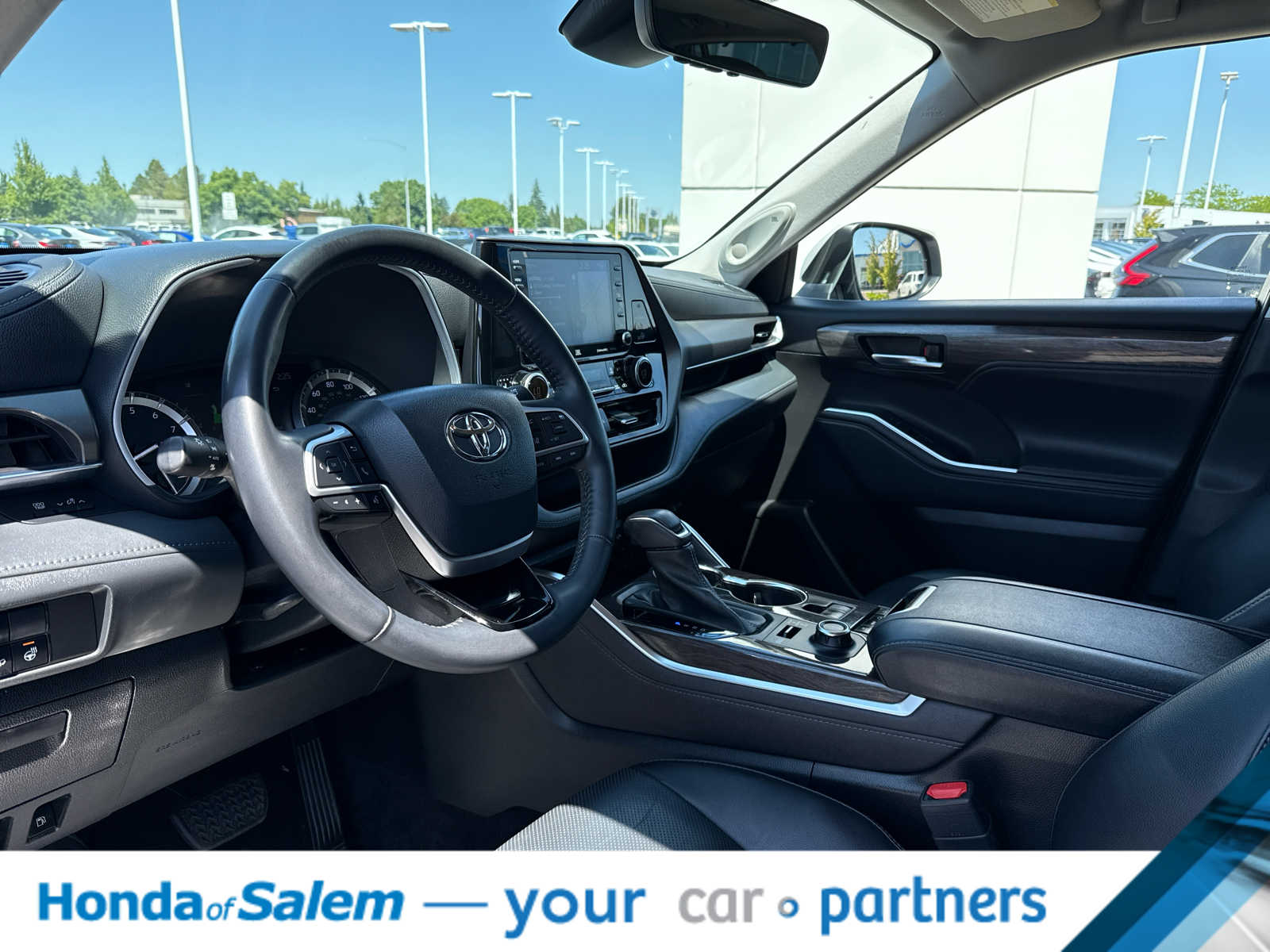 Used 2022 Toyota Highlander Limited with VIN 5TDDZRBH8NS252811 for sale in Salem, OR