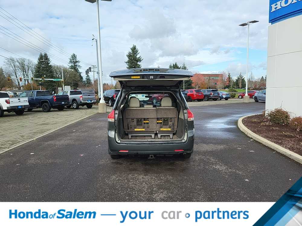 Thumbnail: 2014 Toyota Sienna - 19