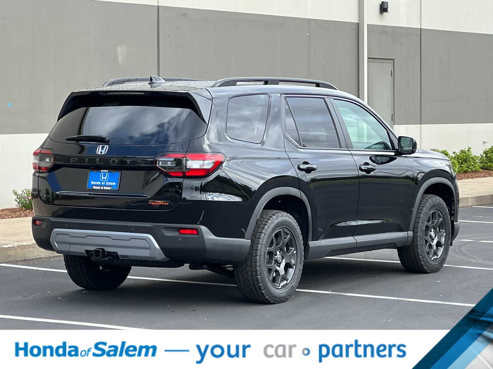 2025 Honda Pilot TrailSport photo 2