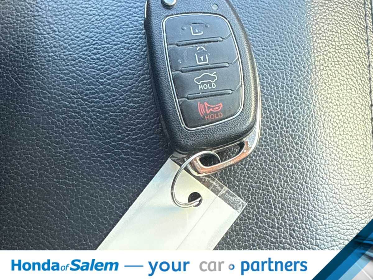 Thumbnail: 2013 Hyundai Santa Fe - 21