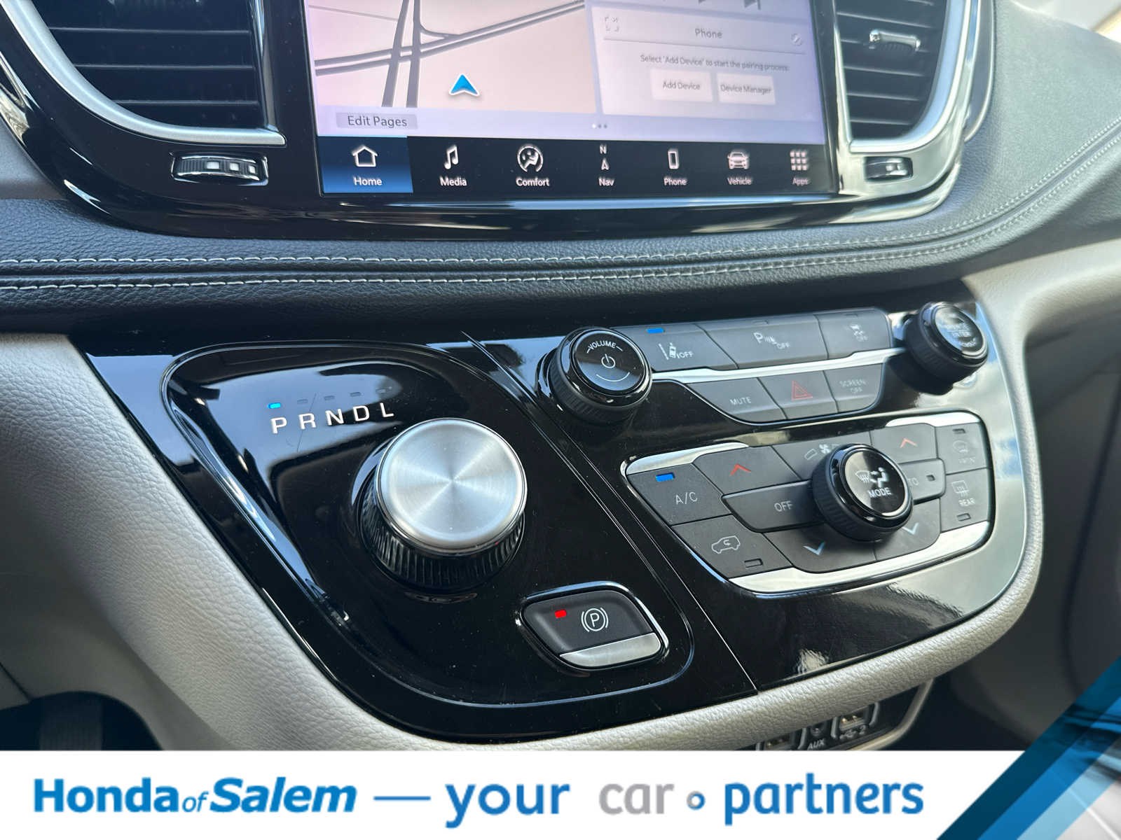 Thumbnail: 2024 Chrysler Pacifica - 19