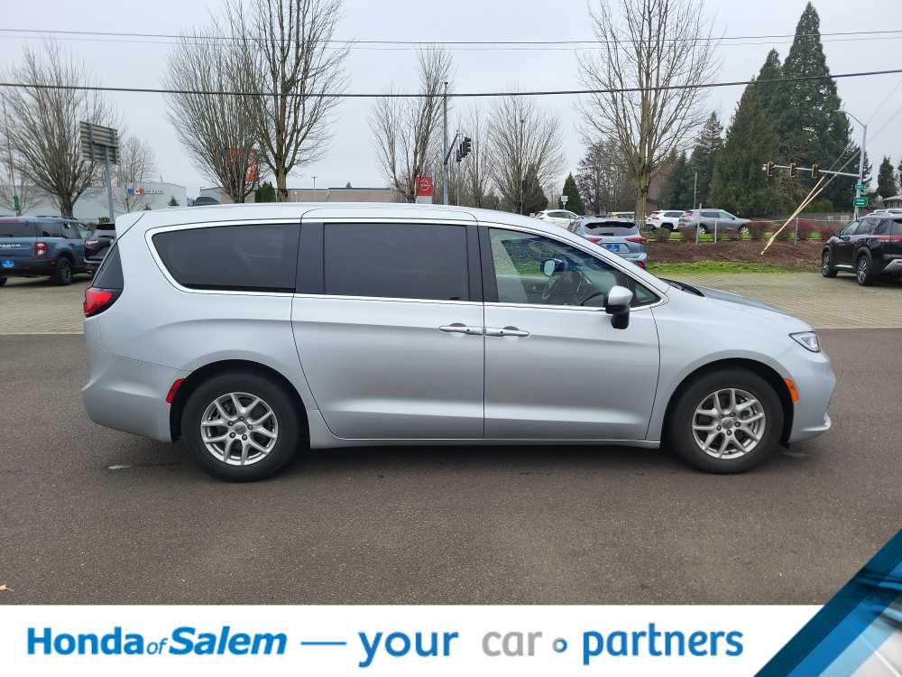 Thumbnail: 2023 Chrysler Pacifica - 23